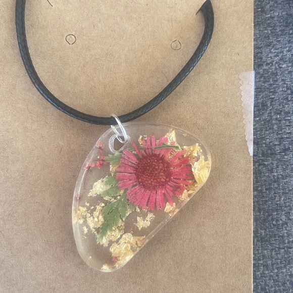 #107 Pressed Flower Necklace Medium Charm - Picture 3 of 8